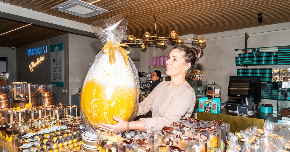 Bij chocolatier Van Soest verkopen ze een gigantisch paasei: ‘Ik denk wel dat het de grootste van Am