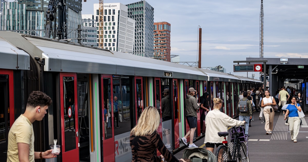 Opinie: ‘Maak de fiets in de metro gratis, dat zou Amsterdam als autoluwe stad prachtig staan’