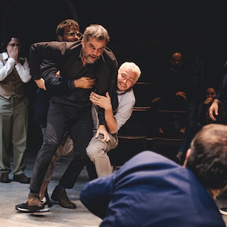 Guilty or not? Christiane Jatahy lets the audience judge in the play A Trial – After An Enemy of the People