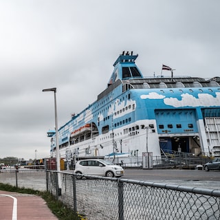 Emergency asylum shelter on cruise ship MS Galaxy in Western Port Area extended following minister's request