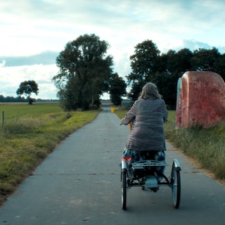 Review: People literally explode in ‘A Failed Tribute to Motherly Love’, but it leads nowhere