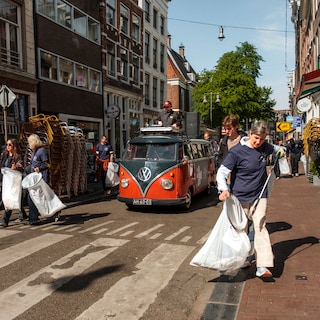 'A dead pigeon!': volunteers clean up after King's Day with a clean-up rave