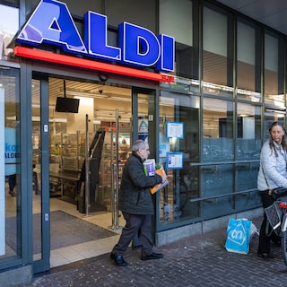 Dirk and Aldi leaving city centers: is there still a future for small neighborhood supermarkets?