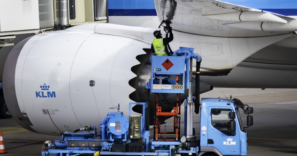 Winterchaos en kerosinecrisis drukken KLM diep in de rode cijfers. ‘We kunnen dit niet volledig door