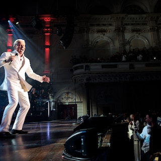 Dries Roelvink descended the famous Concertgebouw staircase as if he had never done anything else