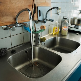 Boiling hot, freezing cold or none at all: students at Uilenstede dorm in Amstelveen have been having water issues for a year