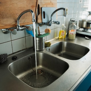 Water at Uilenstede student housing has been cutting out regularly for a year, sometimes for days: ‘I have 12 liters of water in my room’