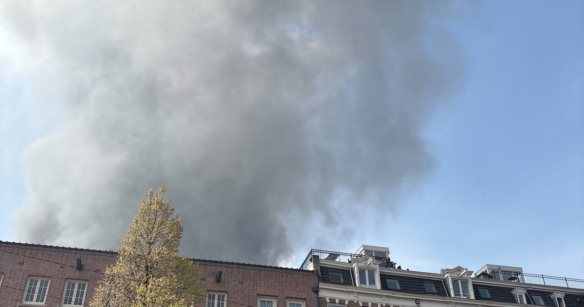 Grote brand bij kledingwinkel Suitsupply in Amsterdam-Zuid