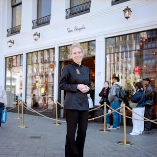 Vera van Stapele tried everything to limit the queues at her cookie shop: ‘I Googled how to get fewer customers’
