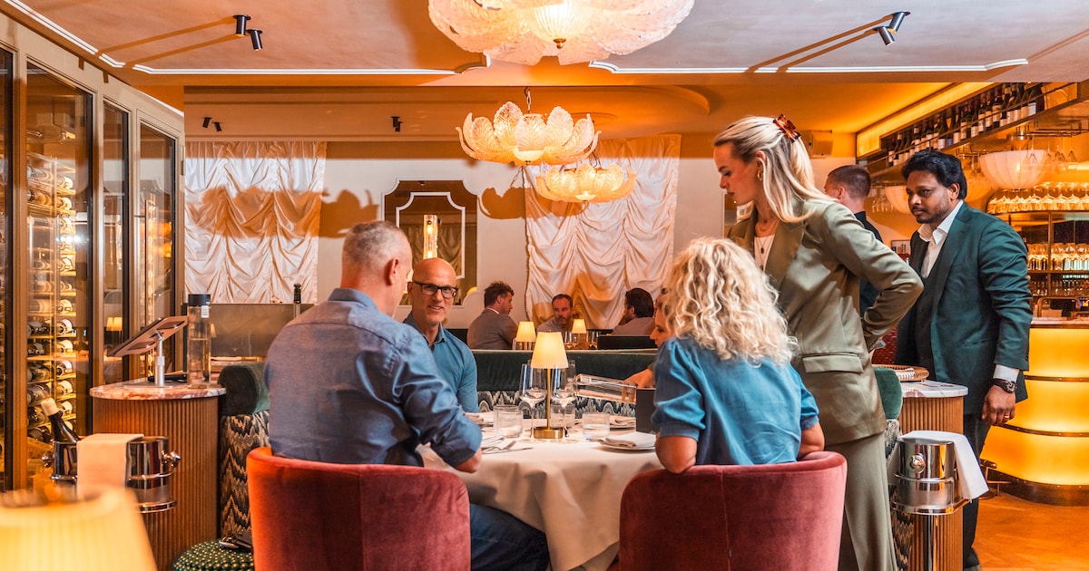 Bistro Chez Chloé op de Overtoom serveert Franse klassiekers als zwezerik en morilles, bereid met ee