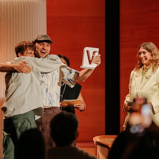 Amsterdam fashion brand wins sustainability award: hotel linen gets a second life in colorful clothing