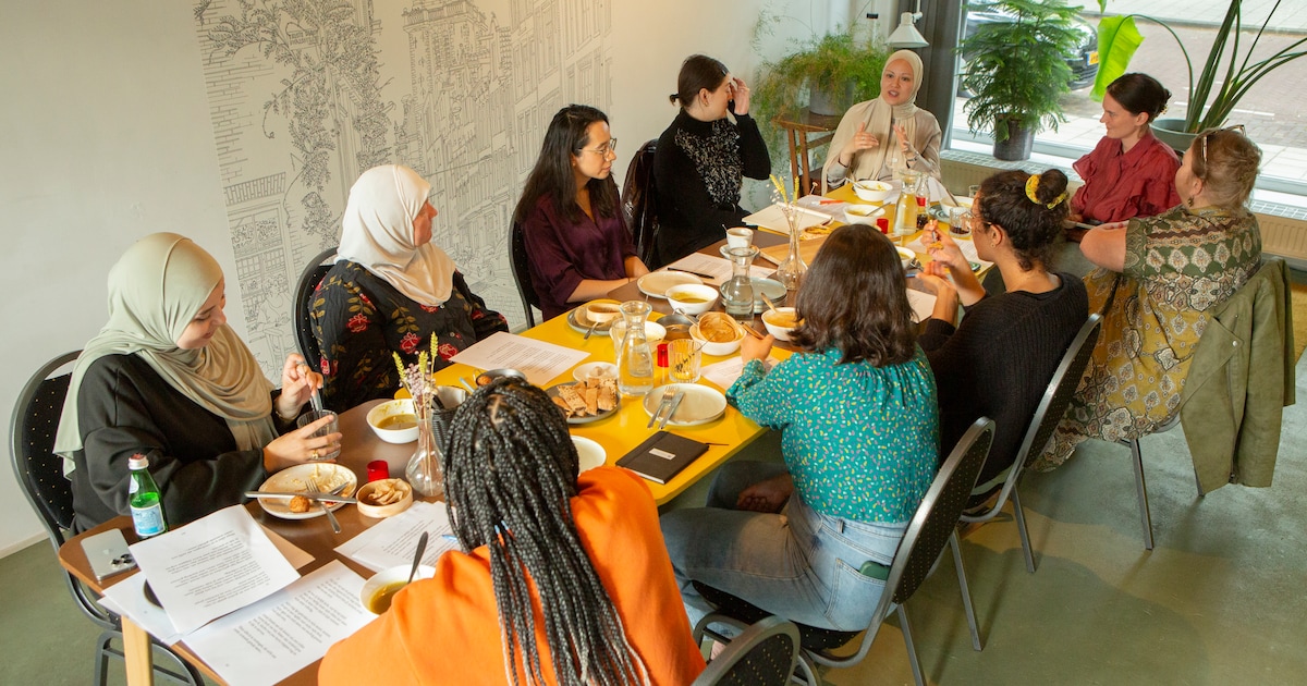At this feminist book club in Amsterdam, only women’s work is read: ‘The idea of the wild woman is n
