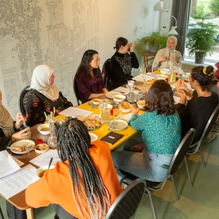 At the feminist book club in Nieuw-West, only work by women is read: ‘The idea of the wild woman is not accepted’