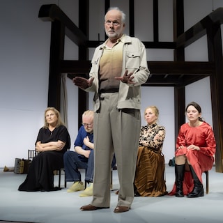 Review: Toneelgroep Maastricht turns Uncle Vanya into a masterful play about human failing and failed lives