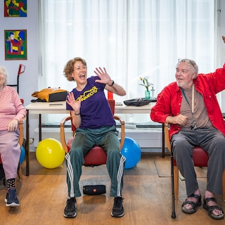 Floortje (44) never felt at home in the ‘normal’ dance world — until she taught seniors to dance: ‘Now I can make a difference with something I’m good at’