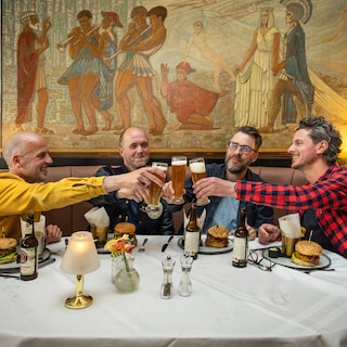 This friend group spent 12 years testing 100 burgers in Amsterdam, this is their top 25