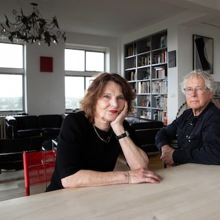 Ronald and Roselie live in Amsterdam's first high-rise from 1932: ‘We have light on three sides, which always puts us in a good mood’