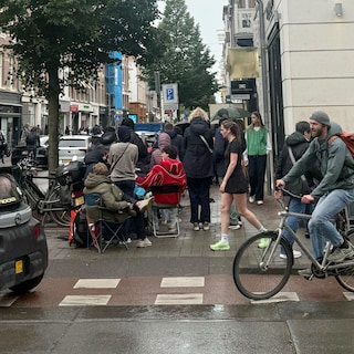 Long queue at Swatch store in P.C. Hooftstraat for exclusive watch: ‘I’m going to resell it immediately’