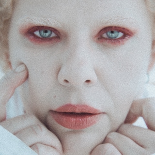 Brabant pop-noir singer Sharon Kovacs to perform at Carré: ‘I have a great love for murder porn’