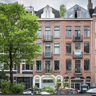 Amsterdam took over a dilapidated building, renovated it for four years for €160,000, and delivered it in poor condition