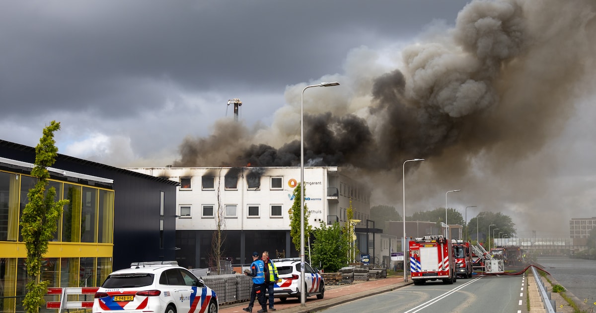 Ondernemers over grote brand in bedrijfspand in Diemen: ‘Alles is verloren gegaan’