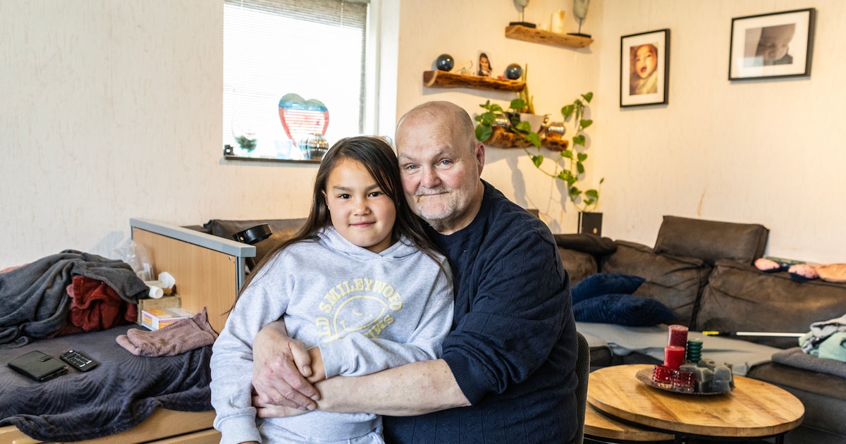 Dirk (66) verloor zijn benen door diabetes en hoopt zijn keuken zo te laten aanpassen dat hij weer k
