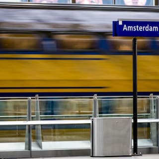 Pulled off the platform by a passing train – how is that possible?