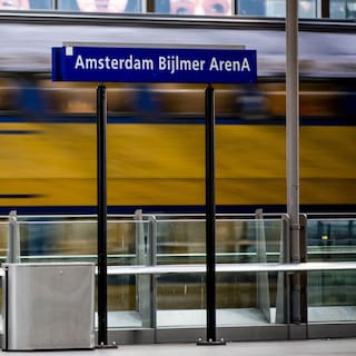 Door een passerende trein van het perron gezogen – hoe kan dat?