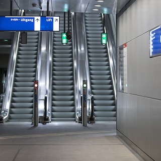 Switch failure halts metro lines 51, 53 and 54 in central Amsterdam