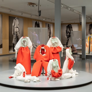 Exhibition on clothing as a form of control at Museum Kranenburgh: ‘I love fashion, but I also see its limitations’