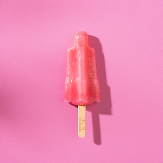 This bright pink rocket popsicle was made especially for WorldPride in Amsterdam: ‘It fits the summer: fresh but not too sweet’