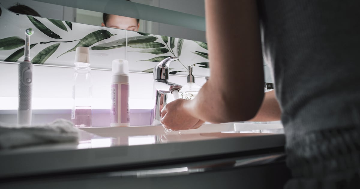 TikToktrends voor een mooie huid leiden tot meer acne en eczeem bij tieners, dermatologen maken zich