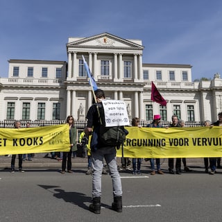 Werkstraf van 180 uur geëist tegen PVV-Statenlid dat XR-activiste aanreed bij provinciehuis Haarlem