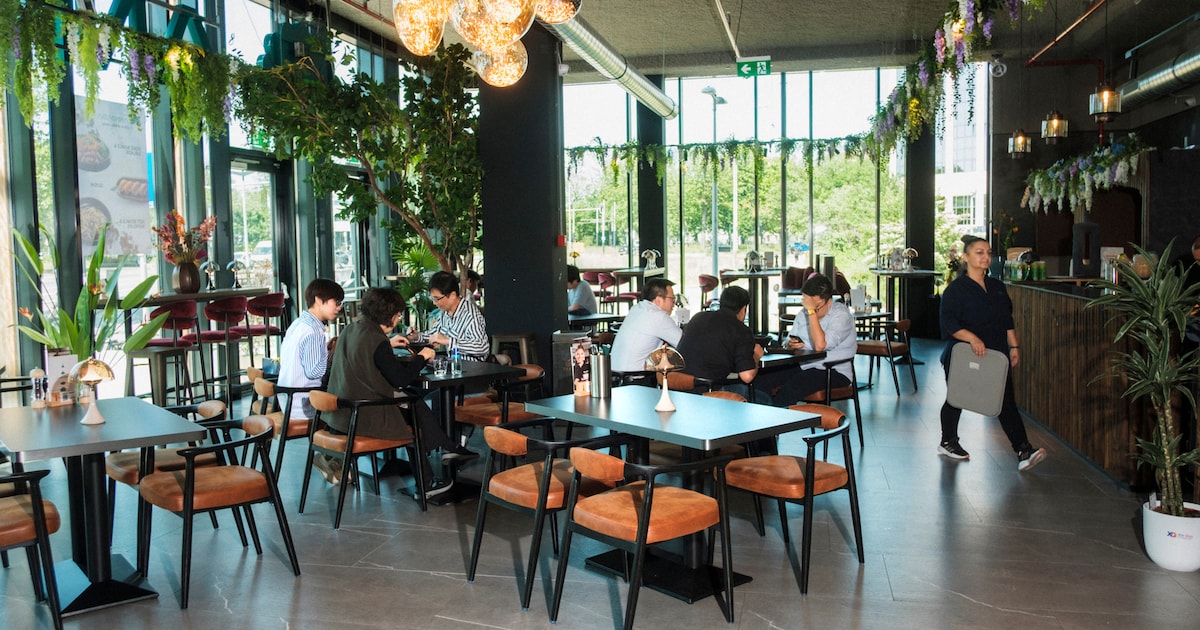 Tegenover het Amstelstation is het gigantische Anno Asia geopend: ‘We willen geen vreetschuur zijn’