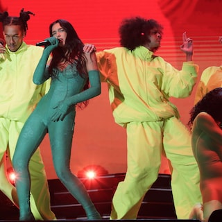 ‘17.000 fans maakten Dua Lipa recht in haar gezicht uit voor hoer — en niemand trok er zijn wenkbrauwen bij op’
