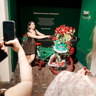 Heineken Experience celebrates 25th anniversary with free entry for Amsterdammers: ‘No way I’d pay thirty euros, but this was a nice gesture’