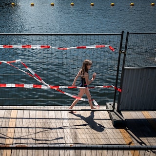 How could the dispute over the swimming jetty at Borneokade in Amsterdam East escalate so much?