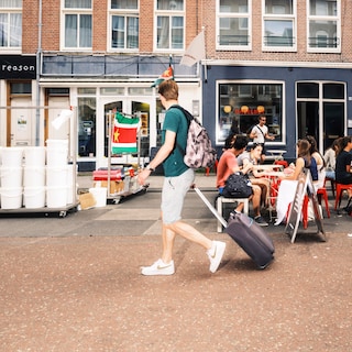 Not everyone in De Pijp is against tourists: ‘Without tourists, not a single pub would survive here’
