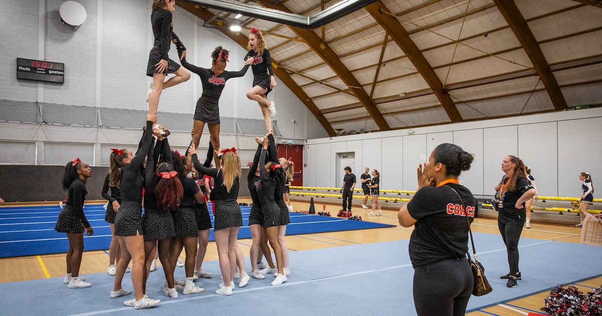 Op pad met de cheerleaders van de Dutch Lions uit Amsterdam-Noord: ‘Het is alles of niets, daar ga i