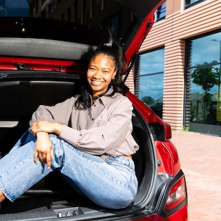 Student Sheovan Deira (31) came to the Netherlands to study. She earns 2,749 euros: ‘I work hard and work long hours’
