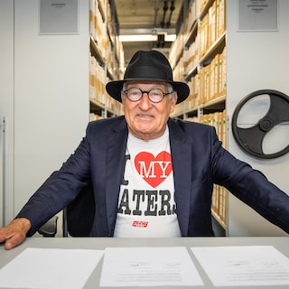 Youp van ’t Hek transfers his archive to the Allard Pierson – except for his red-and-white towel: ‘It’s too important, it belongs with me’