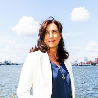 Hester van Buren stopt als wethouder – gedwongen, 