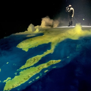 Review: At the Gelredome, Ye shuffles across his globe, alone in the world