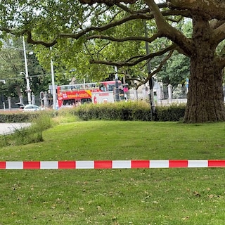 Large area around Leidsebosje cordoned off due to suspicious situation involving tourist bus