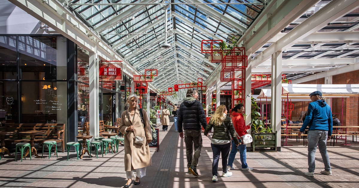 New market hall opens inside Amsterdam’s City Hall, with bars, restaurants, shops and a fresh produc
