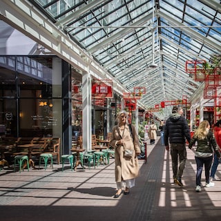 New market hall with cafes, restaurants, shops, and a fresh market opens in the Stopera
