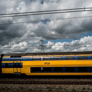 Truck hits railway bridge near Westerpark, Amsterdam train traffic disrupted