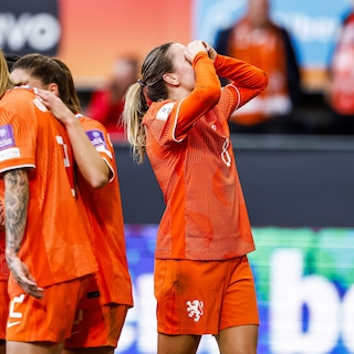 Voetbalsters naar play-offs in WK-kwalificatie ond
