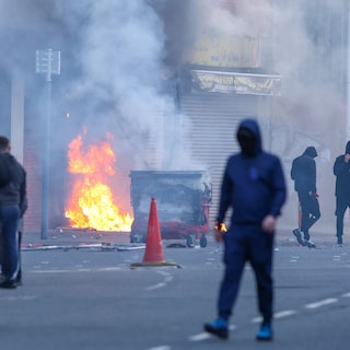 Racistische leuzen en geweld bij protesten na steekpartij in