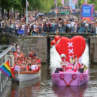 With one bingo card, the creators of the Eberhardjes and Dolly Bellefleur want to showcase all 170 nationalities of Amsterdam